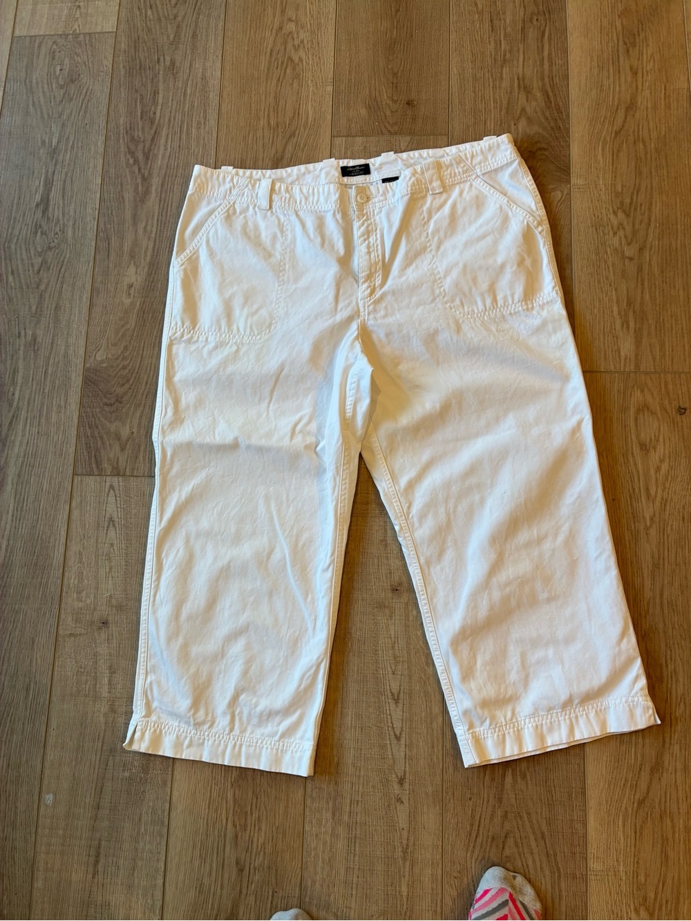 Eddie Bauer Women’s White Capri Pants Size XL Cotton Preppy Pockets